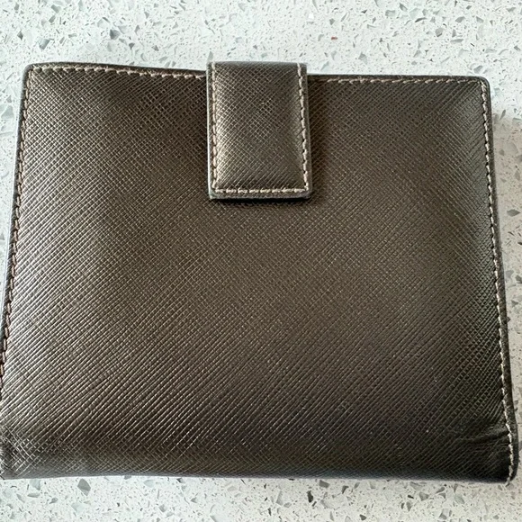 Women’s SALVATORE FERRAGAMO EUC Gold Bronze Metallic Trifold Wallet with Clasp - Picture 3 of 10